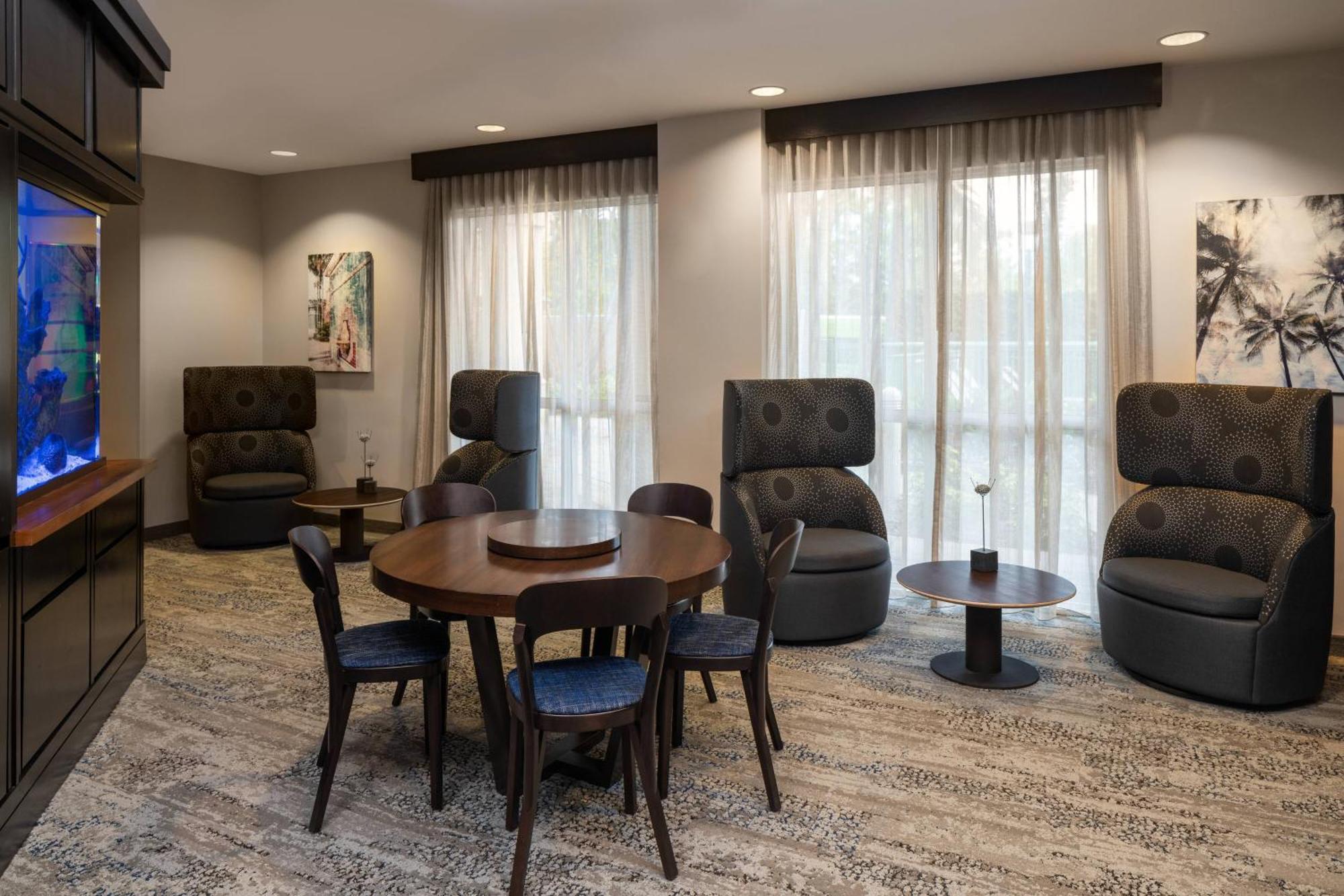 Courtyard By Marriott Fort Lauderdale Airport & Cruise Port Dania Beach Dış mekan fotoğraf