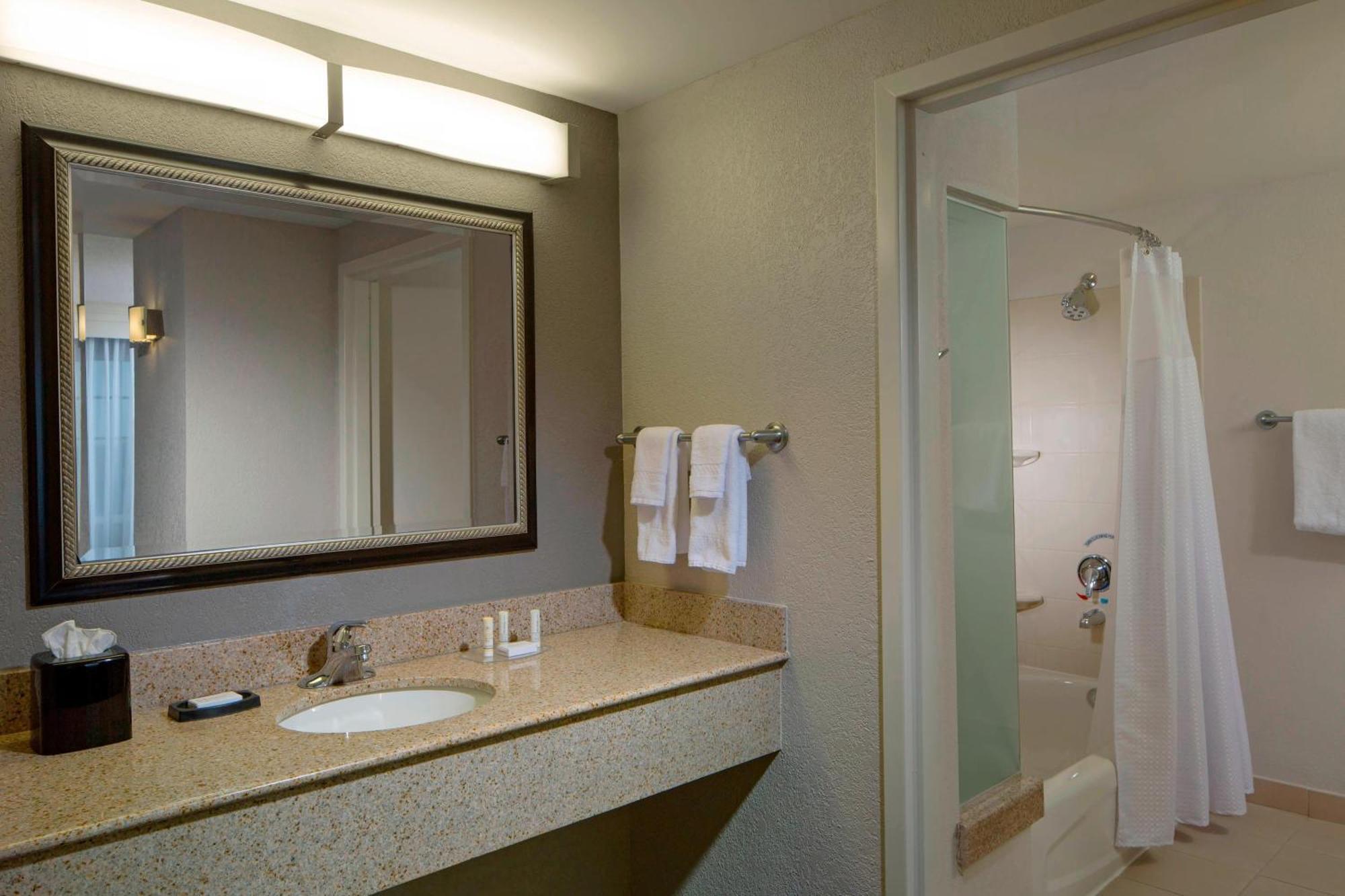 Courtyard By Marriott Fort Lauderdale Airport & Cruise Port Dania Beach Dış mekan fotoğraf