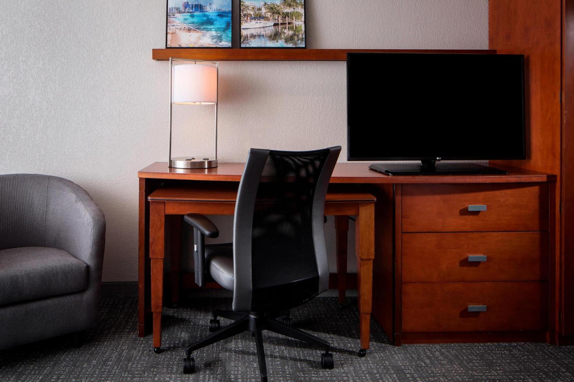 Courtyard By Marriott Fort Lauderdale Airport & Cruise Port Dania Beach Dış mekan fotoğraf