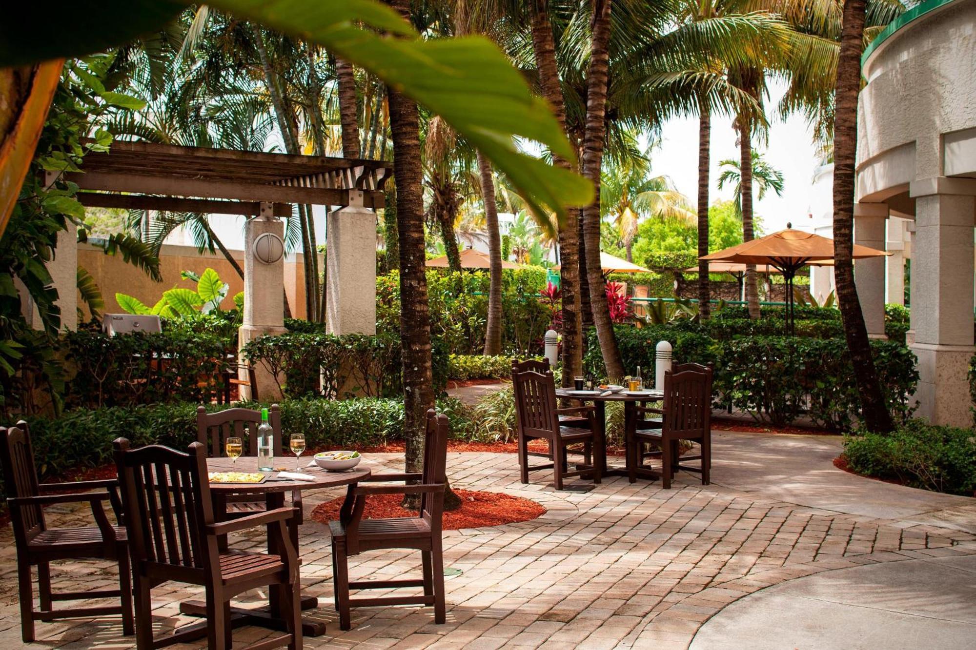 Courtyard By Marriott Fort Lauderdale Airport & Cruise Port Dania Beach Dış mekan fotoğraf