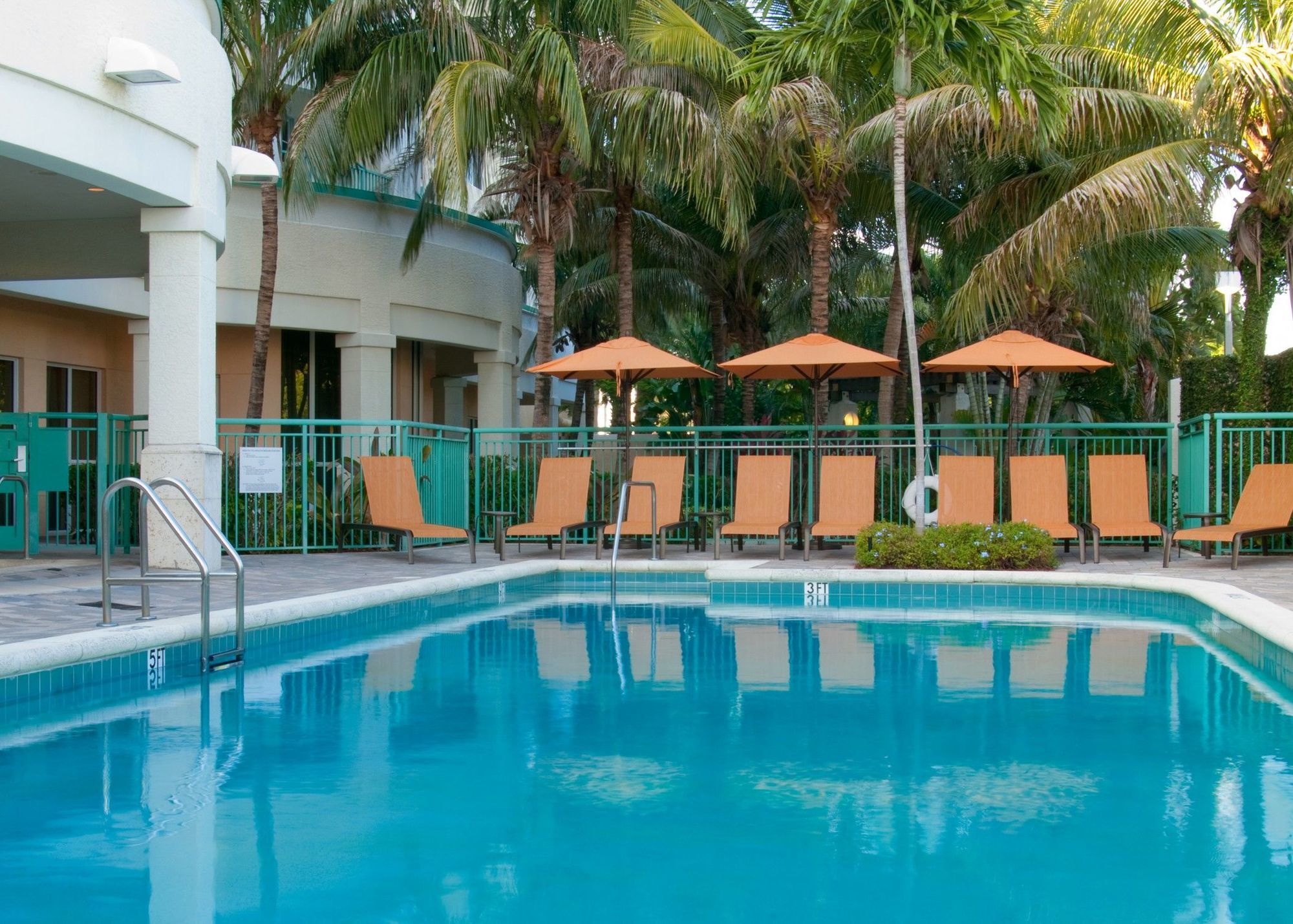 Courtyard By Marriott Fort Lauderdale Airport & Cruise Port Dania Beach Konforlar fotoğraf