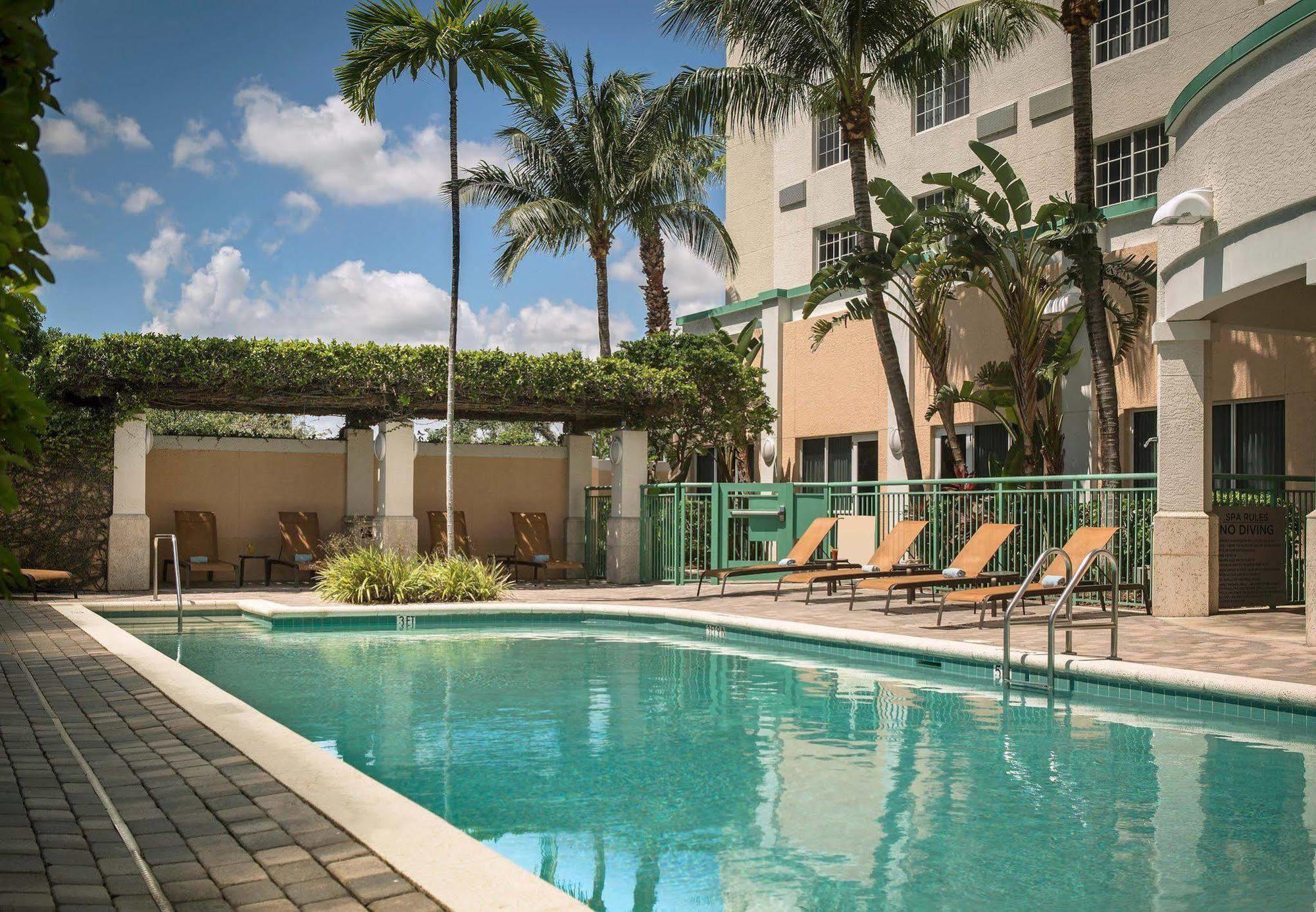 Courtyard By Marriott Fort Lauderdale Airport & Cruise Port Dania Beach Dış mekan fotoğraf
